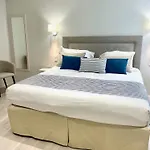 Kyriad Hyper Centre Hotel, Appartements, Seminaires Et Soins Sothys Paris