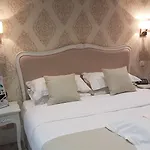 Kyriad Hyper Centre Hotel, Appartements, Seminaires Et Soins Sothys Paris