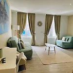 Kyriad Hyper Centre Hotel, Appartements, Seminaires Et Soins Sothys Paris سوموور