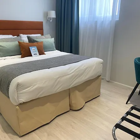 Kyriad Hyper Centre Hotel, Appartements, Seminaires Et Soins Sothys Paris 酒店 索米尔