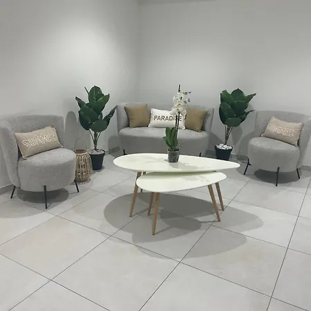 Kyriad Hyper Centre Hotel, Appartements, Seminaires Et Soins Sothys Paris 3*