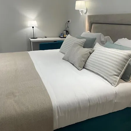 Kyriad Hyper Centre Hotel, Appartements, Seminaires Et Soins Sothys Paris 3* סומור