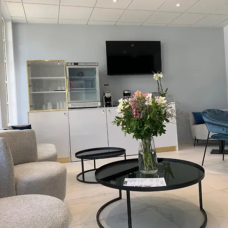 Kyriad Hyper Centre Hotel, Appartements, Seminaires Et Soins Sothys Paris 3* Saumur