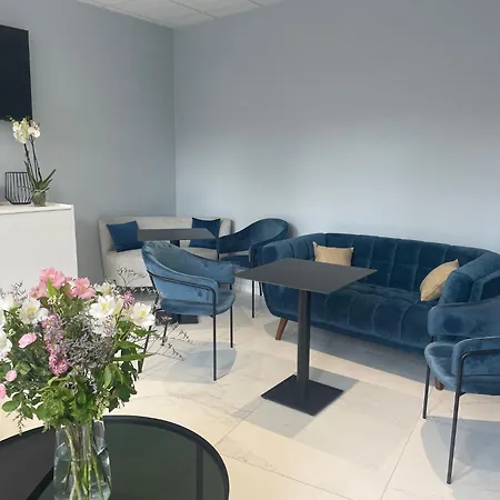 Kyriad Hyper Centre Hotel, Appartements, Seminaires Et Soins Sothys Paris סומור