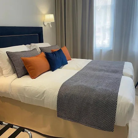 Kyriad Hyper Centre Hotel, Appartements, Seminaires Et Soins Sothys Paris 3* Saumur