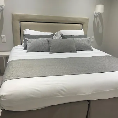 Kyriad Hyper Centre Hotel, Appartements, Seminaires Et Soins Sothys Paris 3*