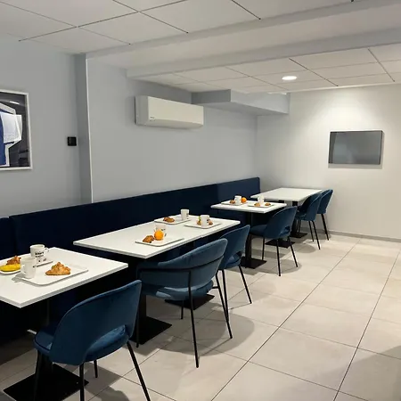 Hotel Kyriad Hyper Centre Hotel, Appartements, Seminaires Et Soins Sothys Paris 3*