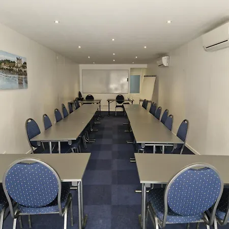 Kyriad Hyper Centre Hotel, Appartements, Seminaires Et Soins Sothys Paris 3*