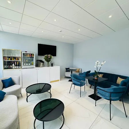 Kyriad Hyper Centre Hotel, Appartements, Seminaires Et Soins Sothys Paris 3*