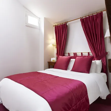 호텔 Kyriad Hyper Centre Hotel, Appartements, Seminaires Et Soins Sothys Paris 3*