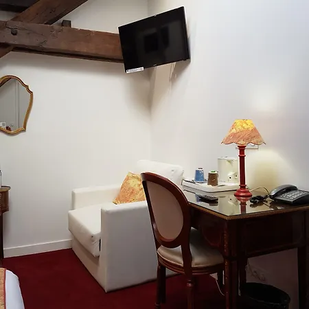 Kyriad Hyper Centre Hotel, Appartements, Seminaires Et Soins Sothys Paris Saumur