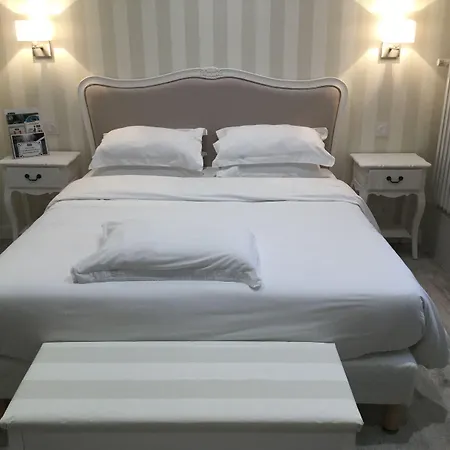 Kyriad Hyper Centre Hotel, Appartements, Seminaires Et Soins Sothys Paris Saumur