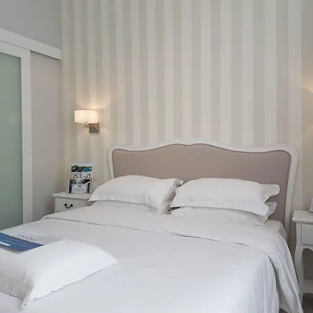 Kyriad Hyper Centre Hotel, Appartements, Seminaires Et Soins Sothys Paris Hotel