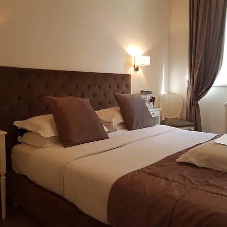 Kyriad Hyper Centre Hotel, Appartements, Seminaires Et Soins Sothys Paris 3* סומור