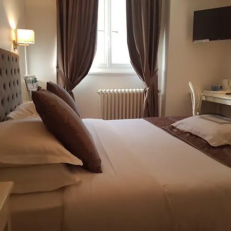 Kyriad Hyper Centre Hotel, Appartements, Seminaires Et Soins Sothys Paris 3*