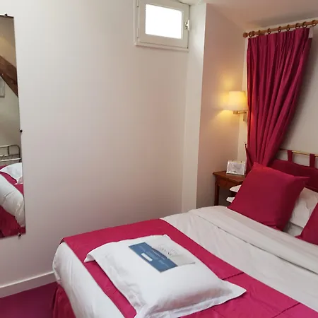 מלון Kyriad Hyper Centre Hotel, Appartements, Seminaires Et Soins Sothys Paris 3*