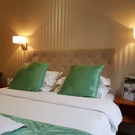 Kyriad Hyper Centre Hotel, Appartements, Seminaires Et Soins Sothys Paris 3* Saumur