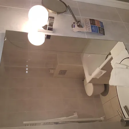 Kyriad Hyper Centre Hotel, Appartements, Seminaires Et Soins Sothys Paris 3*