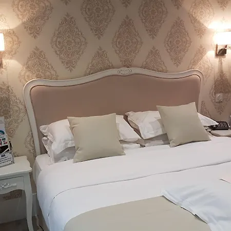 Kyriad Hyper Centre Hotel, Appartements, Seminaires Et Soins Sothys Paris