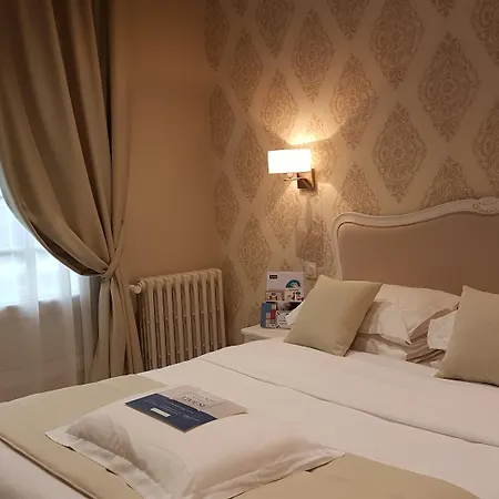 酒店 Kyriad Hyper Centre Hotel, Appartements, Seminaires Et Soins Sothys Paris 索米尔