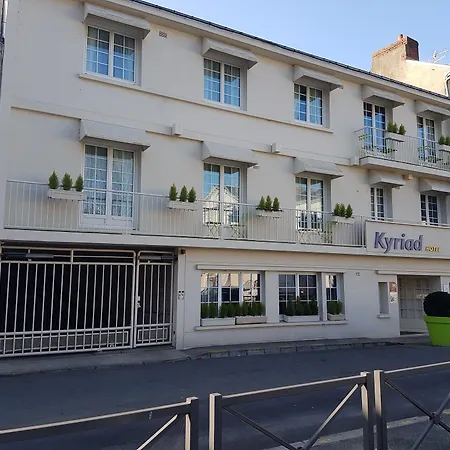 Hotel Kyriad Hyper Centre Hotel, Appartements, Seminaires Et Soins Sothys Paris Saumur