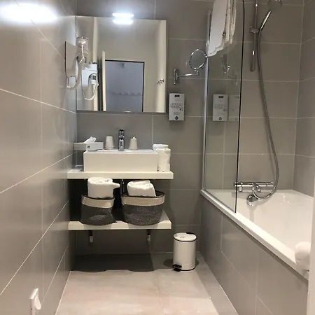 Kyriad Hyper Centre Hotel, Appartements, Seminaires Et Soins Sothys Paris