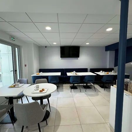 Kyriad Hyper Centre Hotel, Appartements, Seminaires Et Soins Sothys Paris Saumur