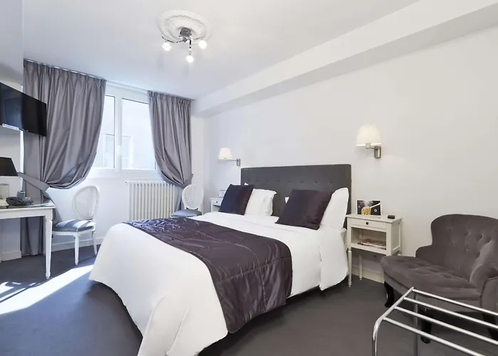 Hotel Kyriad Hyper Centre Hotel, Appartements, Seminaires Et Soins Sothys Paris Saumur