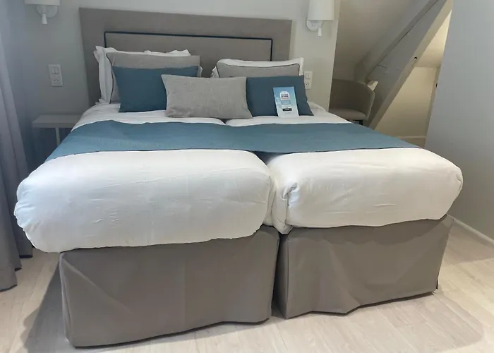 Kyriad Hyper Centre Hotel, Appartements, Seminaires Et Soins Sothys Paris Hotel Saumur