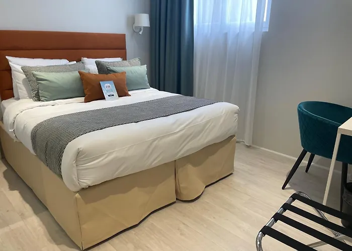 Kyriad Hyper Centre Hotel, Appartements, Seminaires Et Soins Sothys Paris Hotel Saumur