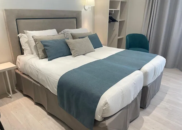 Kyriad Hyper Centre Hotel, Appartements, Seminaires Et Soins Sothys Paris Saumur