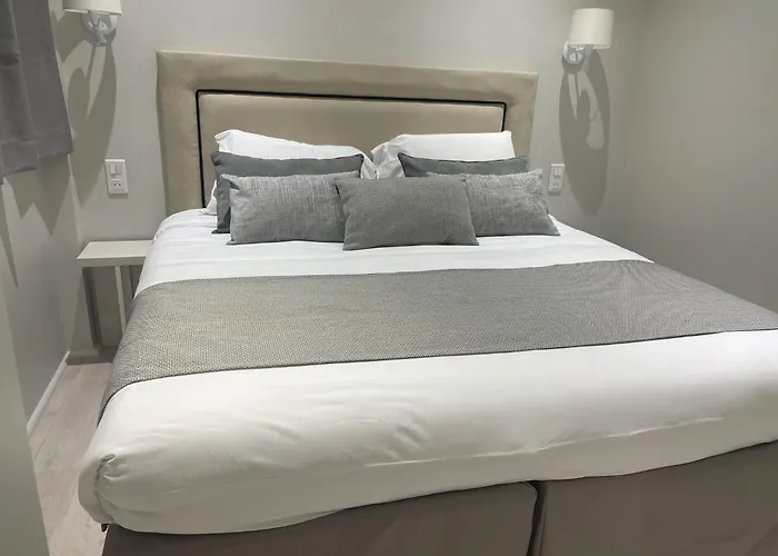 Kyriad Hyper Centre Hotel, Appartements, Seminaires Et Soins Sothys Paris 3*