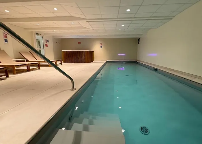 Kyriad Hyper Centre Hotel, Appartements, Seminaires Et Soins Sothys Paris Saumur