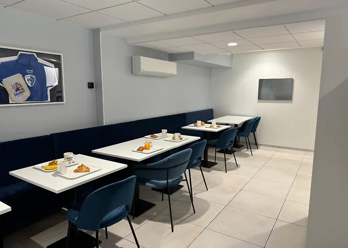 Hotel Kyriad Centre 3*