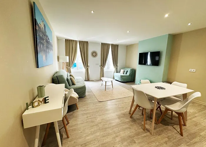 Kyriad Hyper Centre Hotel, Appartements, Seminaires Et Soins Sothys Paris Saumur