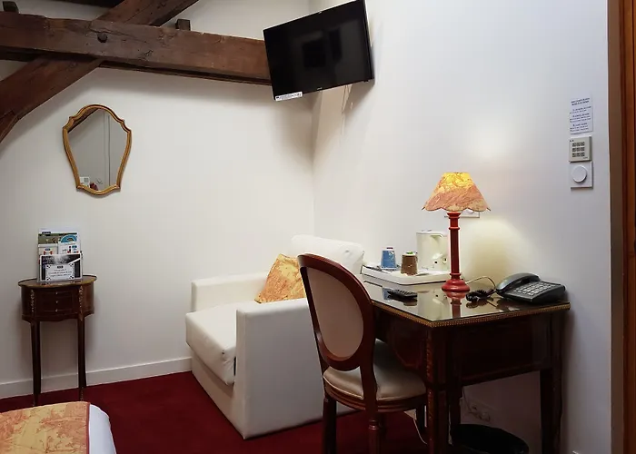 Kyriad Hyper Centre Hotel, Appartements, Seminaires Et Soins Sothys Paris Saumur