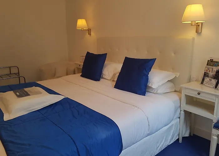 Hotel Kyriad Centre 3*