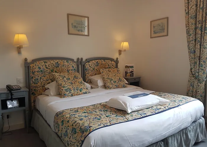 Kyriad Hyper Centre Hotel, Appartements, Seminaires Et Soins Sothys Paris Saumur