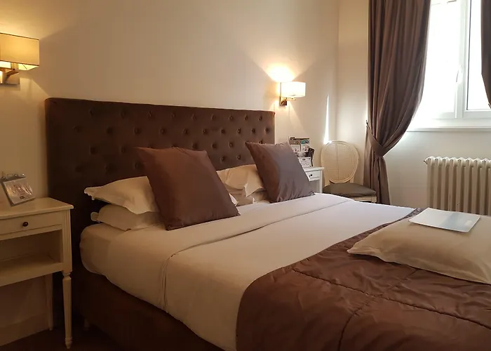 Kyriad Hyper Centre Hotel, Appartements, Seminaires Et Soins Sothys Paris 3* Saumur