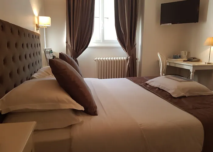 Kyriad Hyper Centre Hotel, Appartements, Seminaires Et Soins Sothys Paris 3*