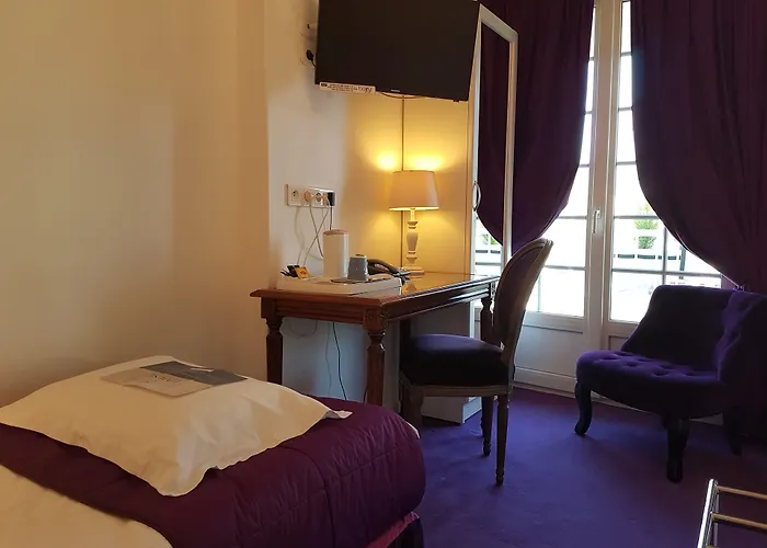Hotel Kyriad Hyper Centre Hotel, Appartements, Seminaires Et Soins Sothys Paris Saumur