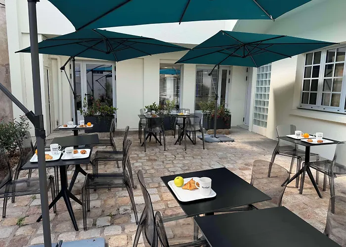 Kyriad Hyper Centre Hotel, Appartements, Seminaires Et Soins Sothys Paris Saumur